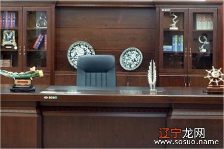 办公桌风水摆设办公桌风水布局0