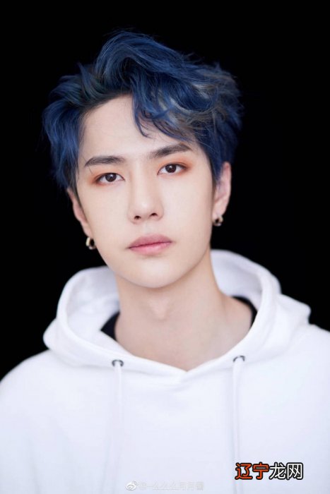 古书记载:“纯阴必孤、纯阳必寡”王一博八字纯阴、总有一丝冷峻与凌厉