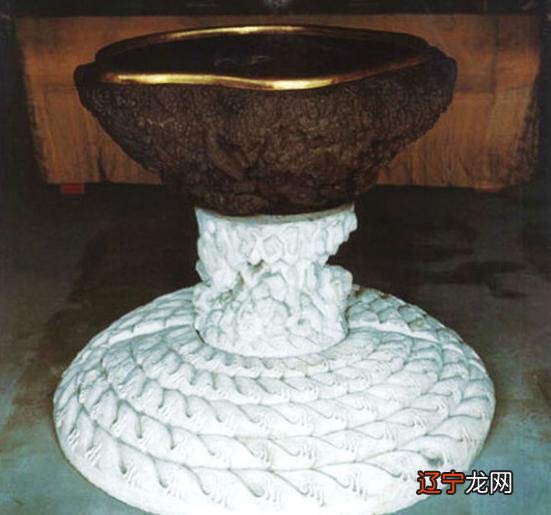 白云观里有件宝物,道士很肯定,专家却不愿承认,但至今无人敢动