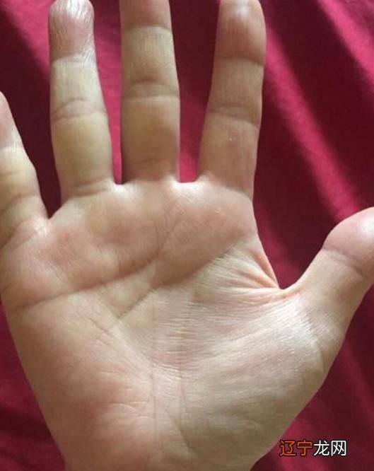 2 看看双手川字掌的女人命好不好