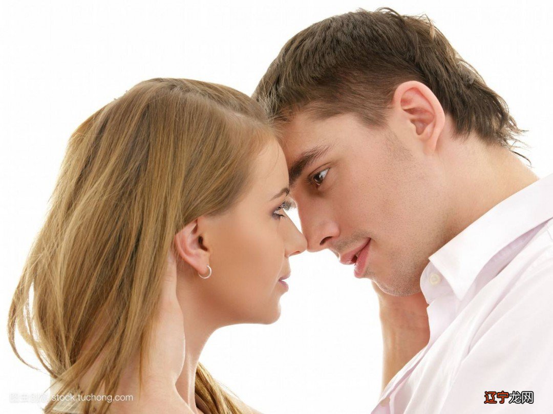 梦见不认识的女人暧昧 梦到不认识女孩很暧昧