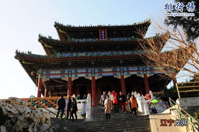 北京民俗:逛庙会、吃烤鸭、喝豆汁、听京剧