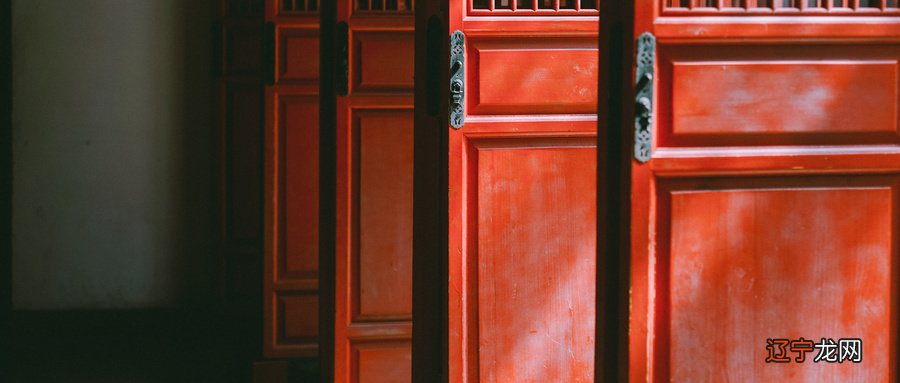 组图 周公解梦:梦见门或窗户破败坏掉