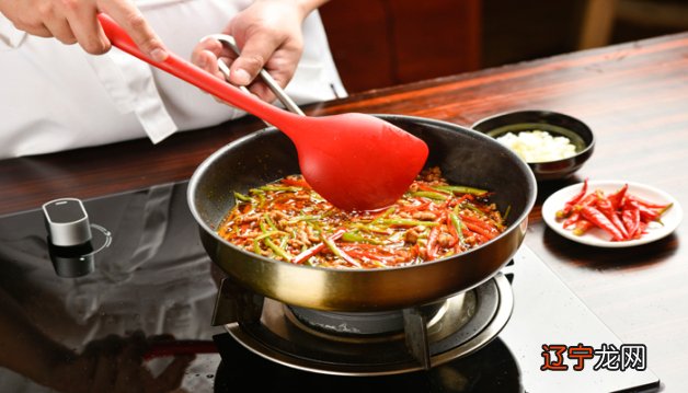 风水堂：梦见吃菜花的解梦建议