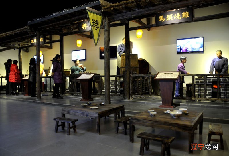 加强民俗的传承和民俗知识建设,以民俗文化建设为契机