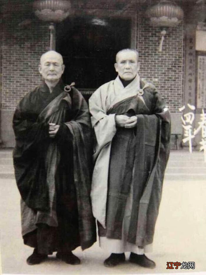 解签一个年轻人去寺庙里求签