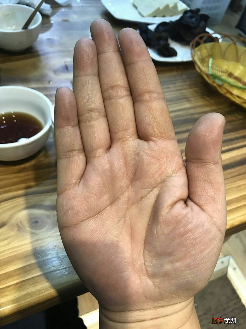 男人右手断掌好不好 右手断掌的男生手相图解