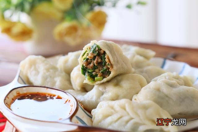 正月初五迎财神习俗