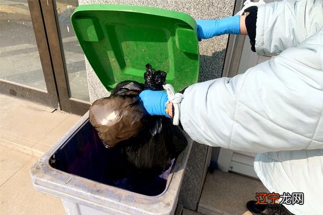 正月初五迎财神习俗