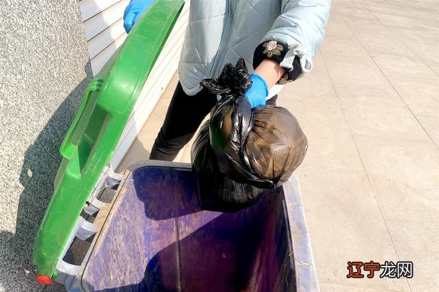 正月初五迎财神习俗