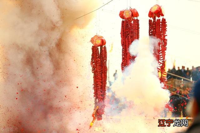 正月初五迎财神习俗