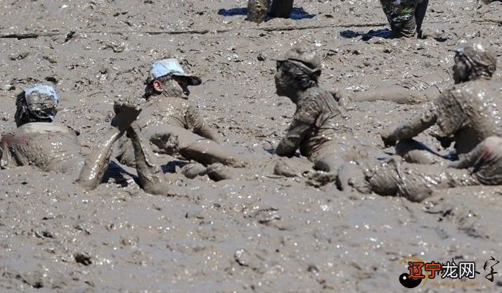 梦见光着脚在雪地里走预示着什么 梦见光着脚在雪地上跑是什么意思