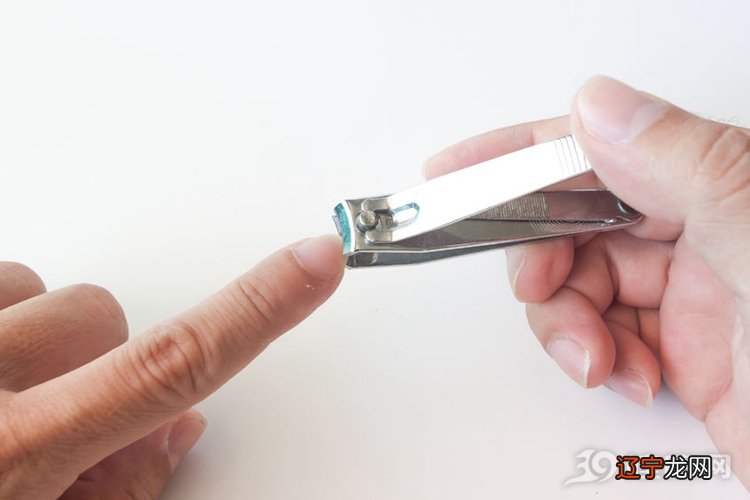 指甲上的月牙越多越好、面积越大越好?关于月牙的4个真相