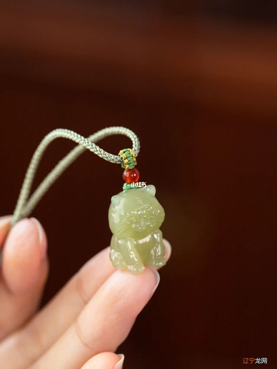 属虎女问属虎人佩戴生肖三合吊坠真的能改善运势吗