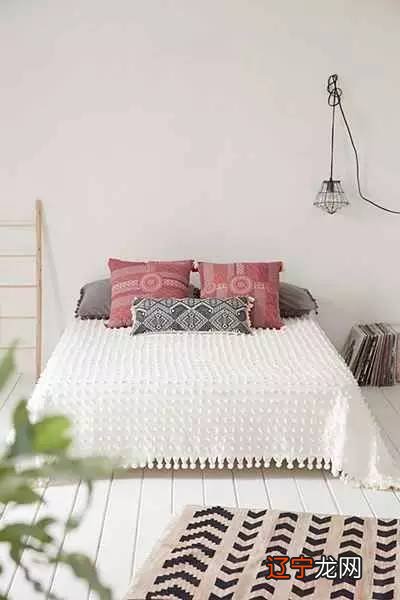 床铺摆放有讲究，这些风水大忌千万不要踩！