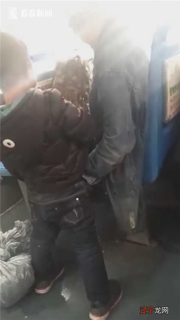 梦见一个男孩往馒头上撒尿