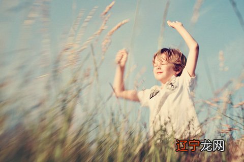 梦见自己抱着小孩