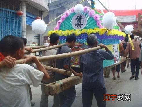 梦见死去的亲人送我豆腐 梦见已故长辈送东西