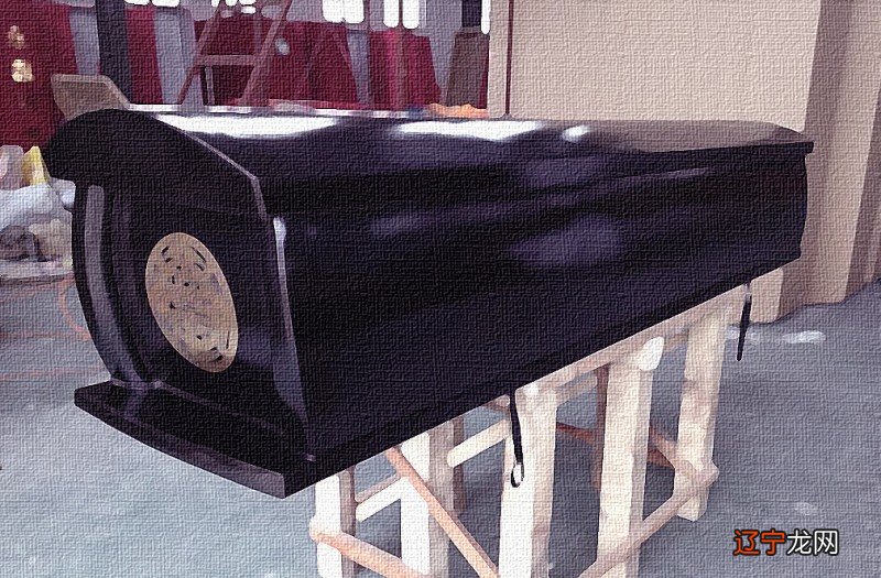 梦见自己睡在棺材里什么征兆