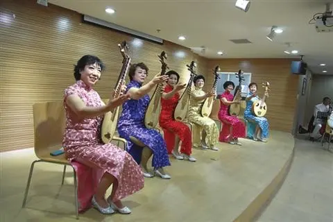 第76章 张娅莉问,小白是吗?姓什么?