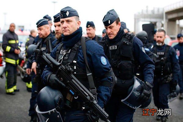 哪些八字格局的人最适合做卧底军官的八字