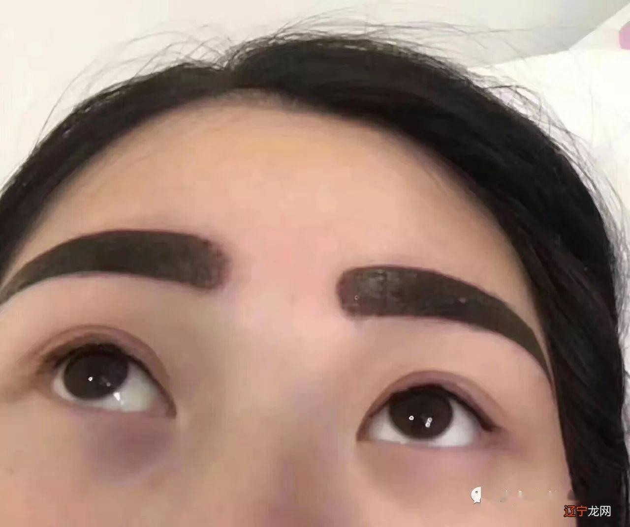 眉毛里有痣看命运凶吉