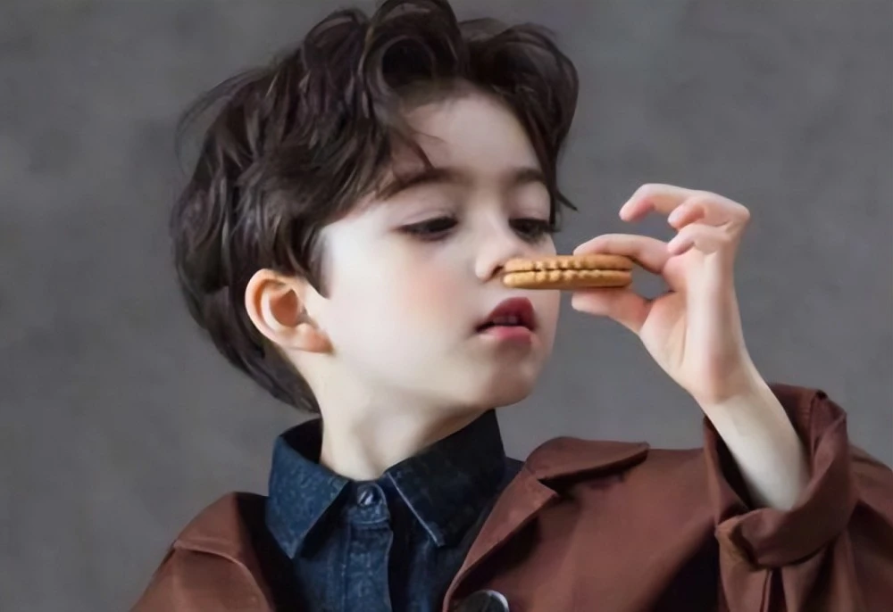 宝宝脸上有痣，点掉反而不好看了？其实这些痣是颜值的“加分项”