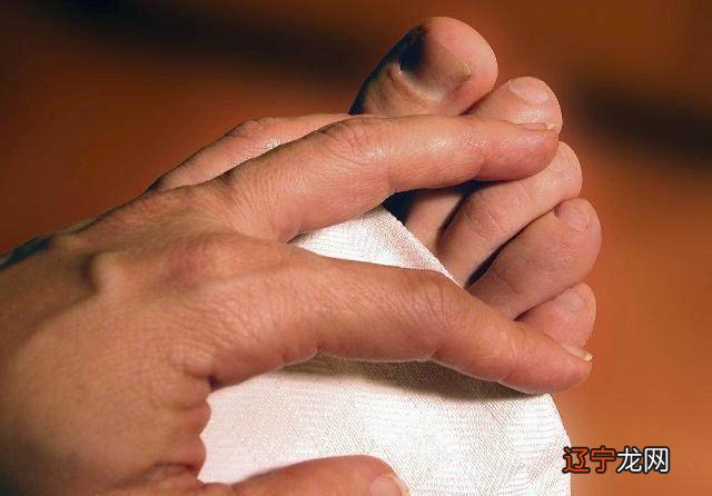 脚背长痣富贵图解大全,看完你就知道了!