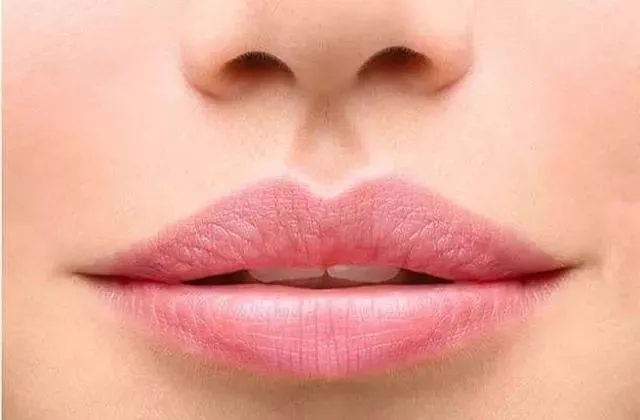 脸上长痣面相图女