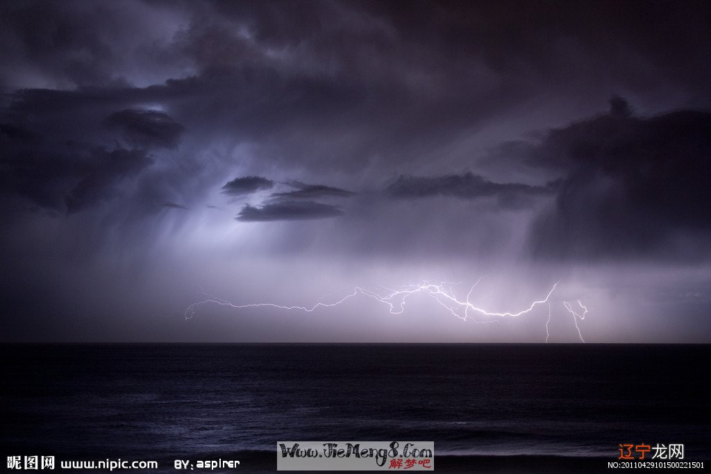 风水堂:梦见下雨是什么征兆意味着