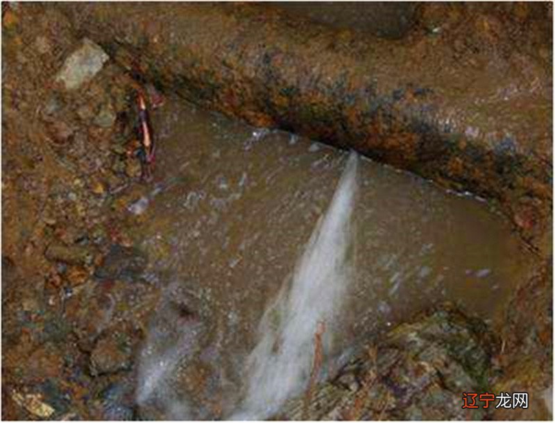 梦见自来水管坏了漏水