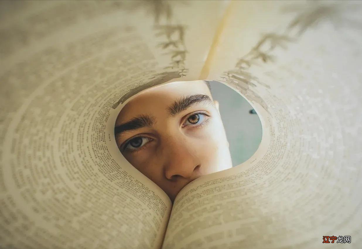 中国古代就把身上的刺青称为文身,观乎人文,以化成天下