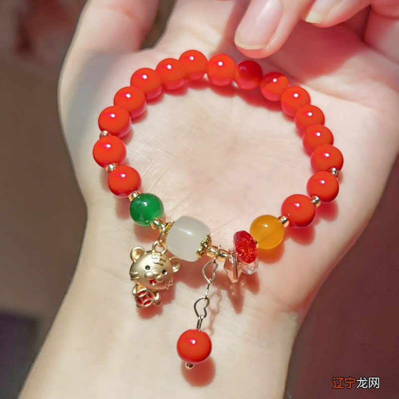 74年虎女本命年配饰,74年属虎女本命年佩戴什么好