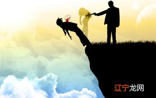 梦见自己有人背遭狼追赶