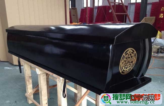 梦见抬两个棺材翻了