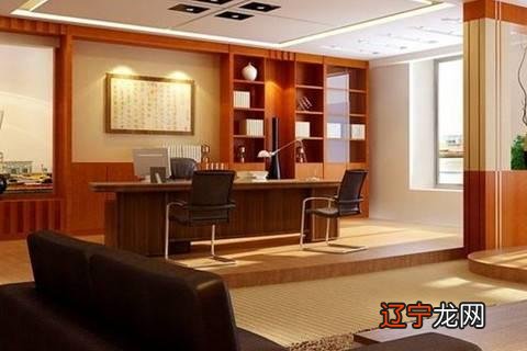 谢咏:做生意办公桌摆放风水问题,老板办公桌选哪个位置风水好