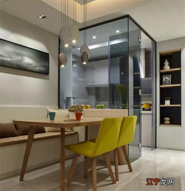 下厨房在什么位置装修好?厨房门大小有什么讲究?