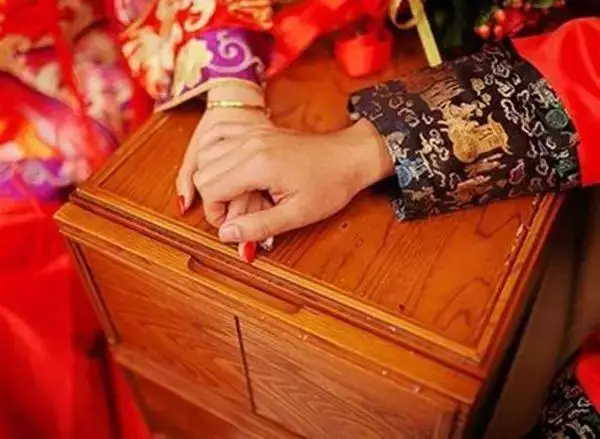 婚姻生辰八字配对免费测试八字合婚讲解是怎么样的呢?