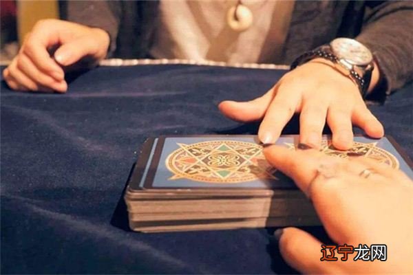 梦见占卜是什么意思?梦见请风水先生看坟地风水!