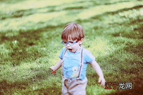 如何给男孩起诗意的名字?国学经典来起名!