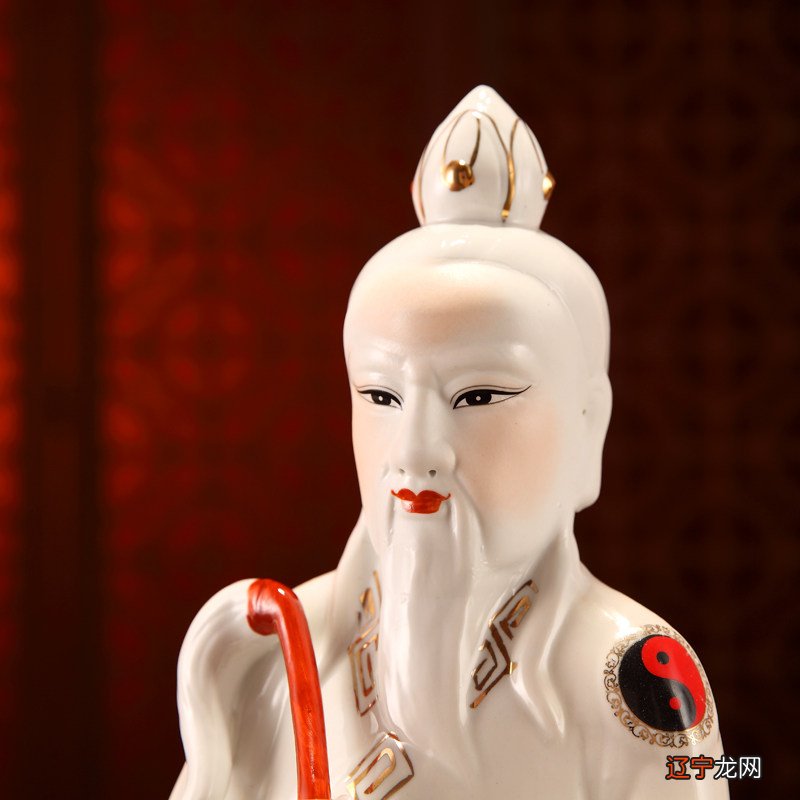 学算命风水一体机_闫学晶林傲雪合影_风水学与神像合影