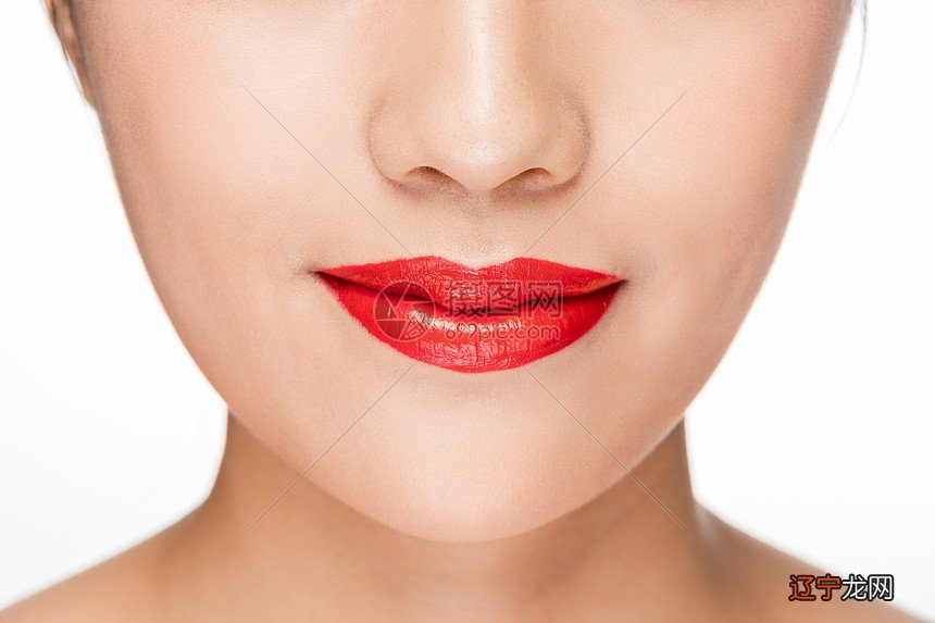 女人的嘴既能口吐蒺藜,也能管结善缘,广结蒺藜都是德