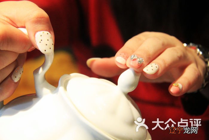 组图 民俗：元宵节似“狂欢节”女性“过桥摸钉”