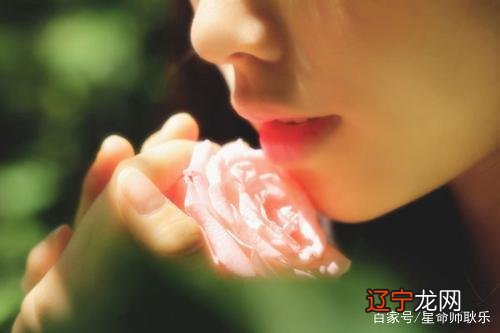 【每日星座运势】水瓶座风象星座的水瓶座,常常给人漂浮不定