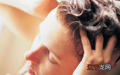 梦见头皮屑很多是什么意思?梦见掉头发屑的原因有哪些