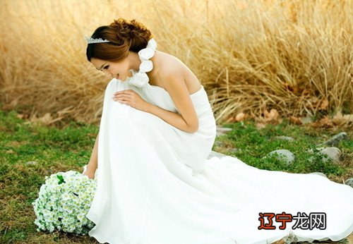 结婚是先领证好还是先办婚礼好呢?看他们怎么说