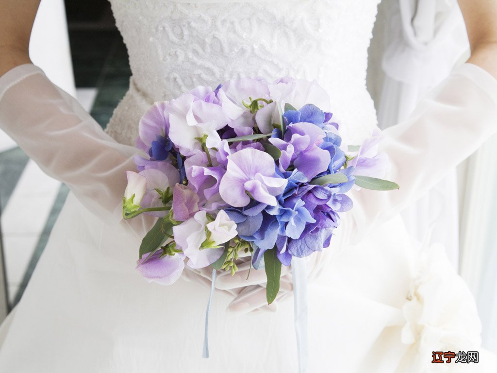 结婚是先领证好还是先办婚礼好呢?看他们怎么说