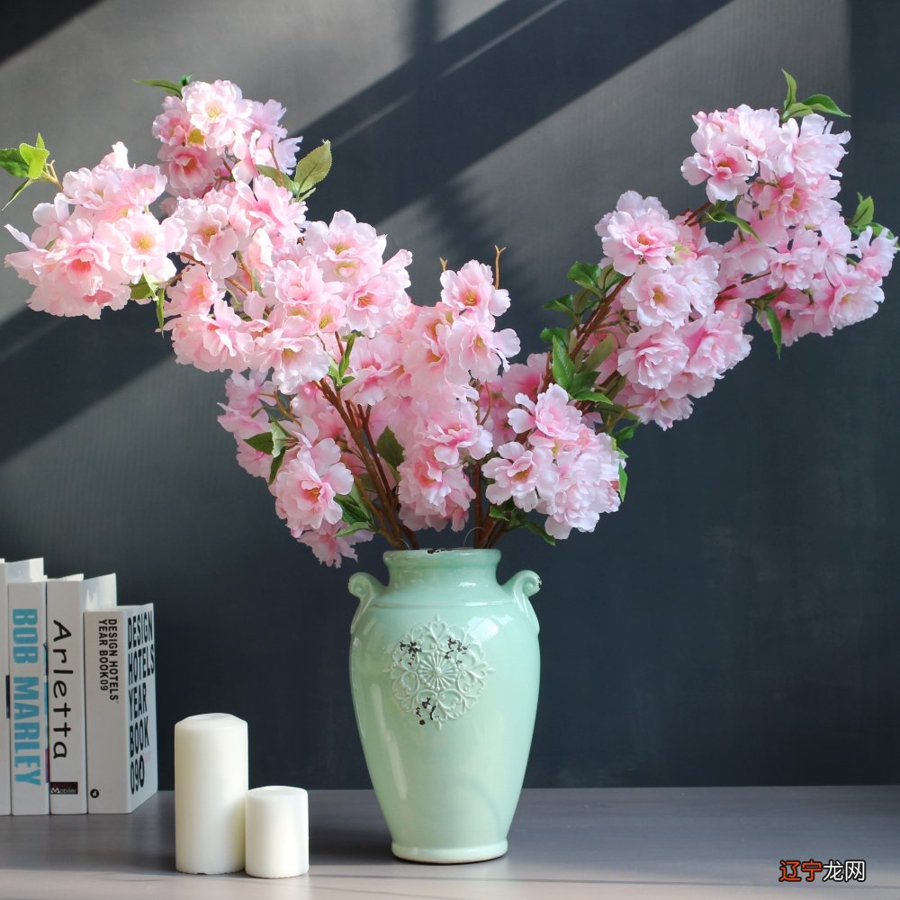 花瓶的摆放与宅主的情感、财运、事业等相关