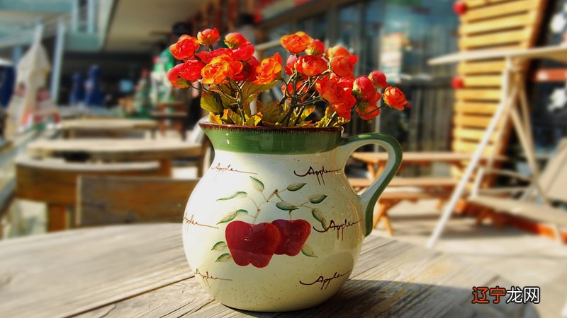 花瓶的摆放与宅主的情感、财运、事业等相关