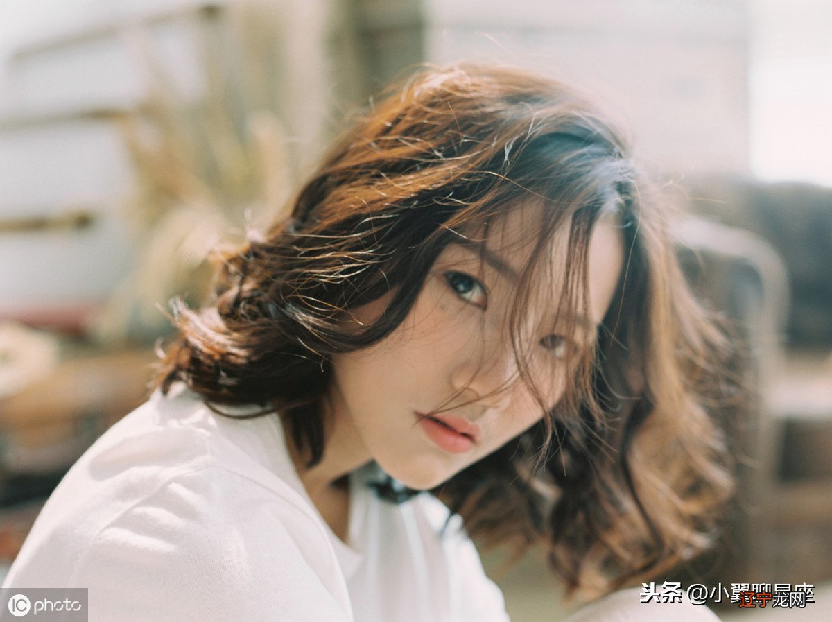 玫瑰都带刺，越迷人越危险的三大星座女，举手投足是优雅